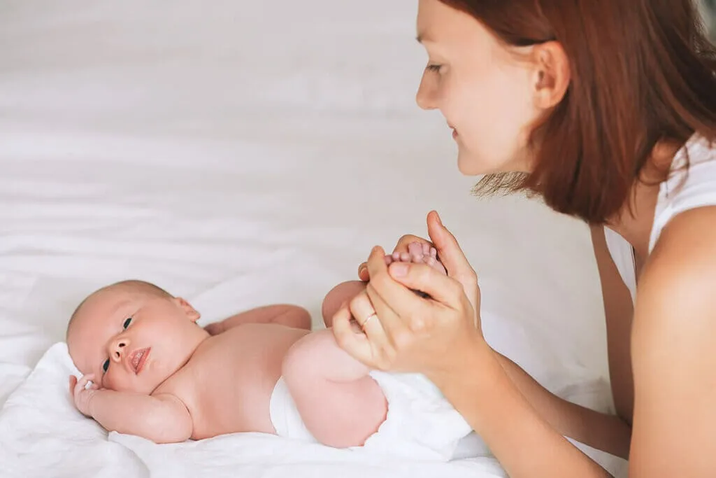 بهبود خواب و افزایش سرعت رشد نوزادان با ماساژ درمانی